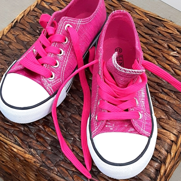 outfitters shoes for girl